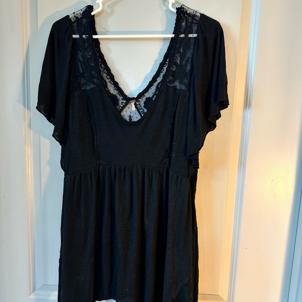 Free People Black Flutter Sleeve, Lace Back Baby Doll Shirt, size Large